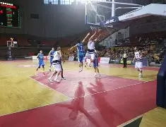 广厦男篮训练开放日，集结日门线救险引欢呼，英超在即，心理建设被强调(广厦男篮最新消息)