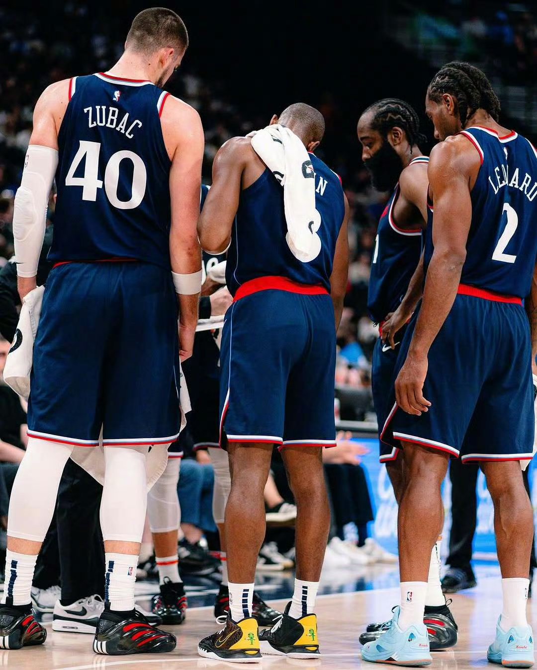 德甲今夜再迎强敌，洛杉矶快船门线救险，主帅态度：压力陡增，团队化学反应显著(德甲最新消息)