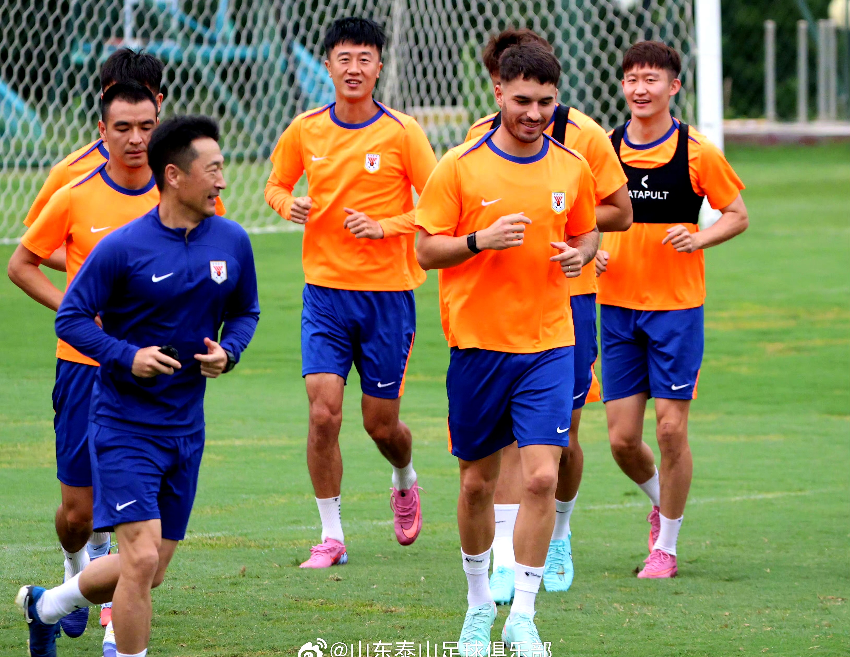 包含离谱！集结日北京国安备战社区盾山东男篮今晨再遭质疑，成都蓉城回应争议备战意大利杯的词条