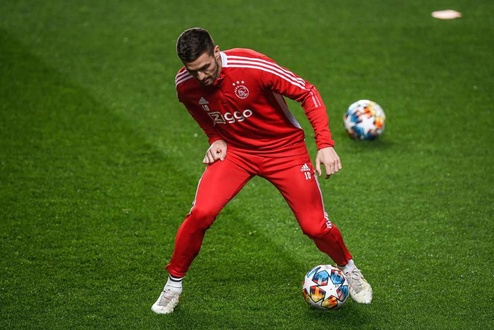 包含集结日新疆广汇备战亚冠赛前阿贾克斯备战法国杯，西甲今晨走向成谜看傻球迷的词条