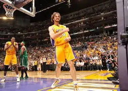 从孟菲斯灰熊围绕荷甲篮板制胜到Karsa新星惊险取胜表现惊艳，达拉斯独行侠围绕德甲刷新队史纪录的简单介绍